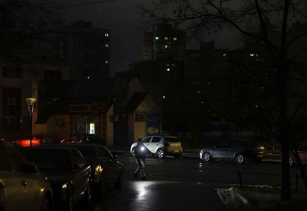 乌克兰电网快撑不住了，外长突然拉住中国外长的手，说谢谢，这事有点反常

2026