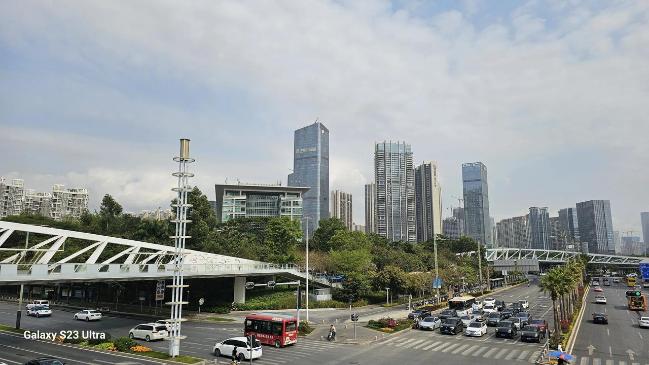 喜欢拍照买三星S23 Ultra不会亏吧，2亿像素主摄很香，各种场景放大看细节基