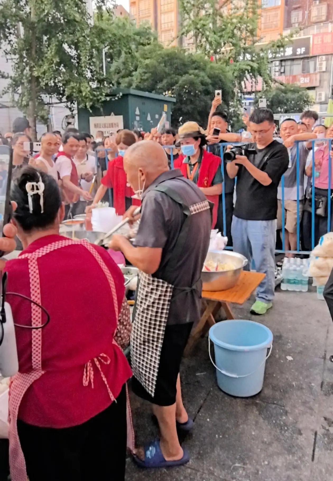 这两天点评了一下家乡衡阳县炒粉爷爷的事件，主要的意见是我们现在很同志都太浮躁、浅
