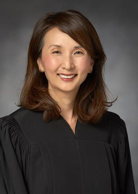 美国有个多元化移民签证计划，俗称“绿卡抽签”。

内容是每年最多发放约55,00