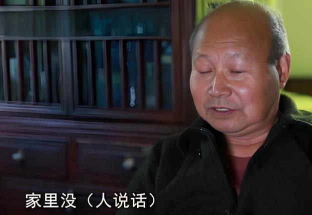 70岁老人，只有一套30平米的房子，他谈了一个50岁的女朋友，两人交往没多久，女