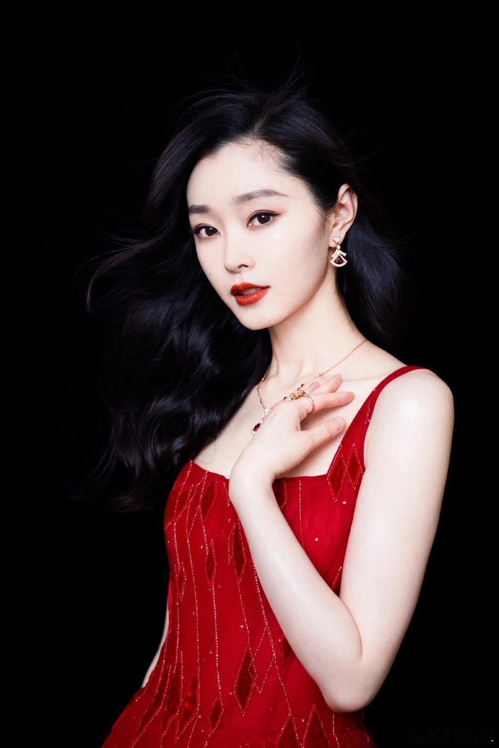 宋轶：从争议中崛起，用实力说话的女艺人。 ​​​