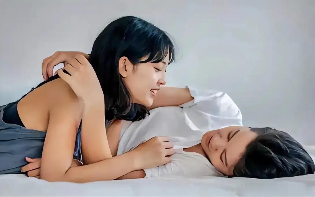 维系婚姻的不是孩子，不是爱情，而是一起说很多废话。爱情是开场白，孩子是插曲，而废