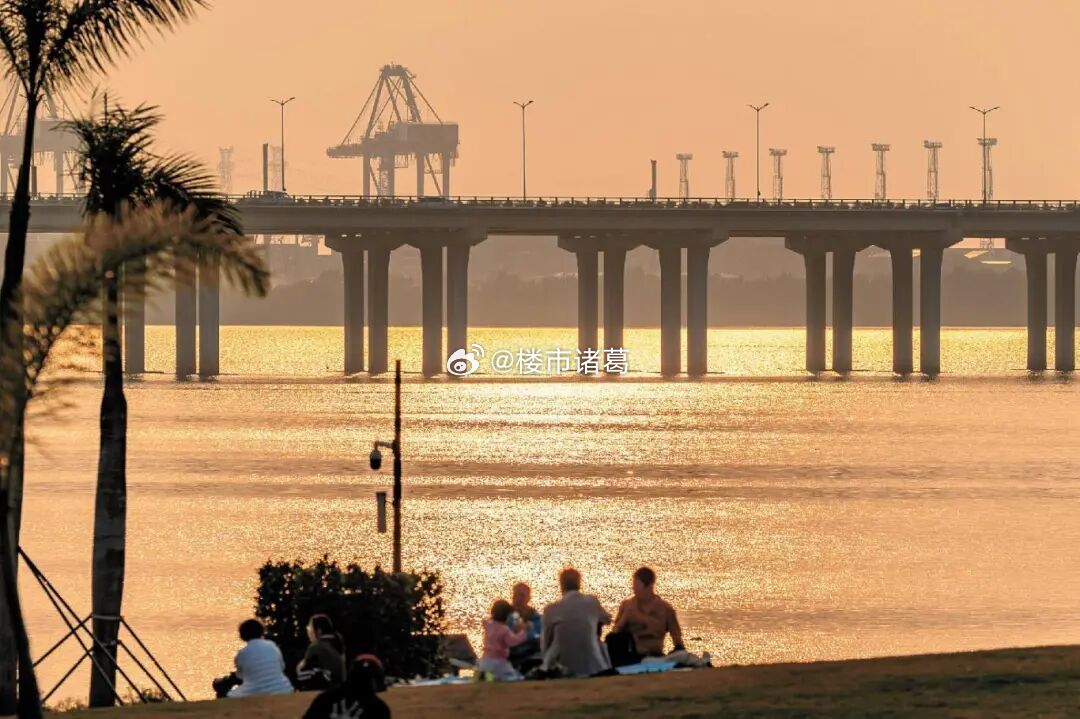 在任何有玩家的牌局里，最终赢家，通常都是庄家。你要做的，是看清庄家是谁，然后，和