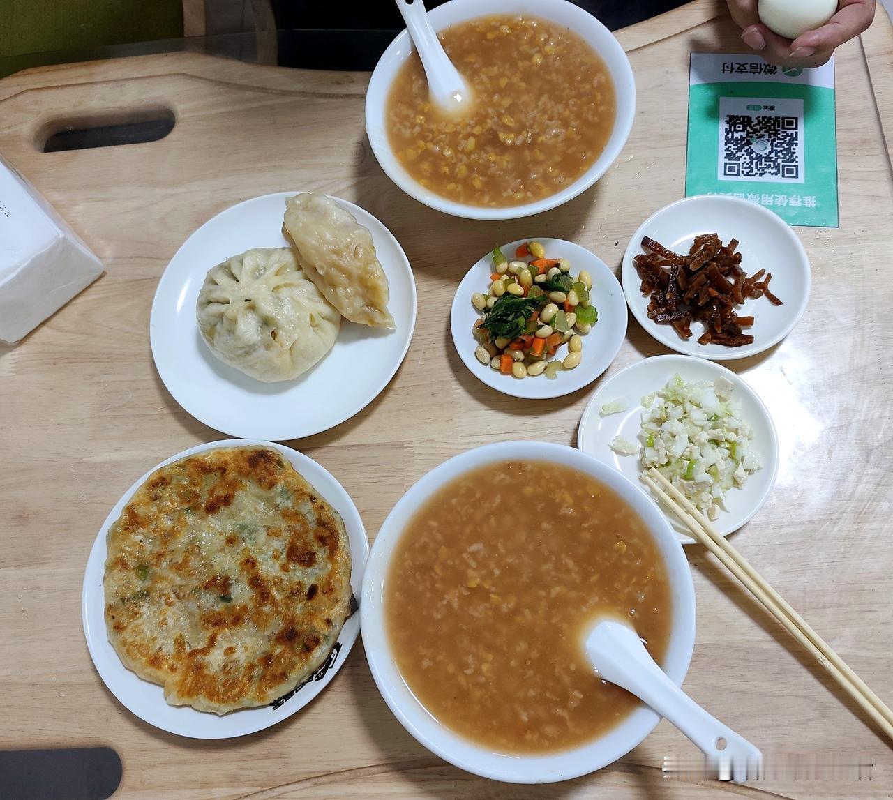 今日份早餐，社区食堂
俩人共计10元，吃饱吃好
看看，我们吃了什么？
 [笑] 