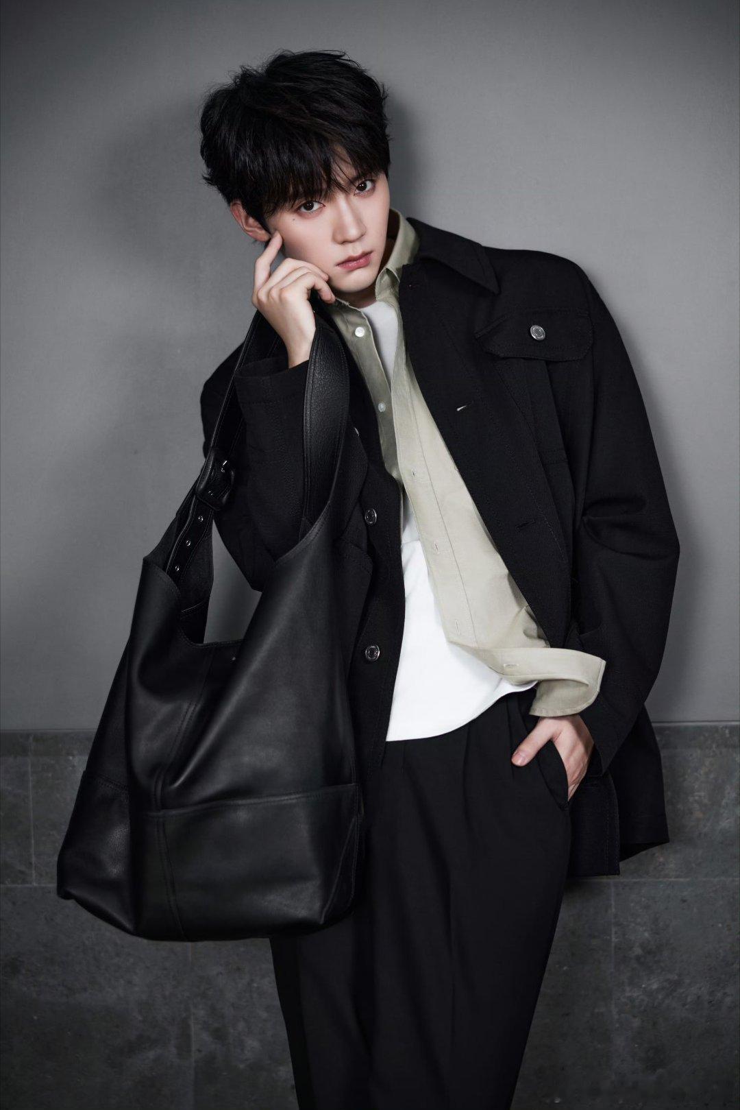 周翊然巴黎时装周出发造型图，燥候ami全球大使