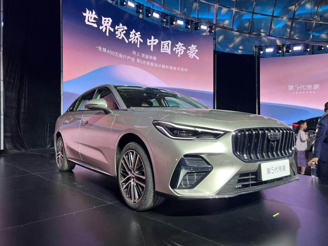 终于可以见到第五代帝豪的实车了
诞生自全新的BMA evo架构
实际观感确实比上