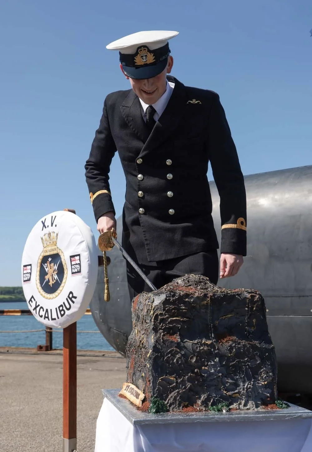 英国皇家海军无人潜艇下水服役仪式