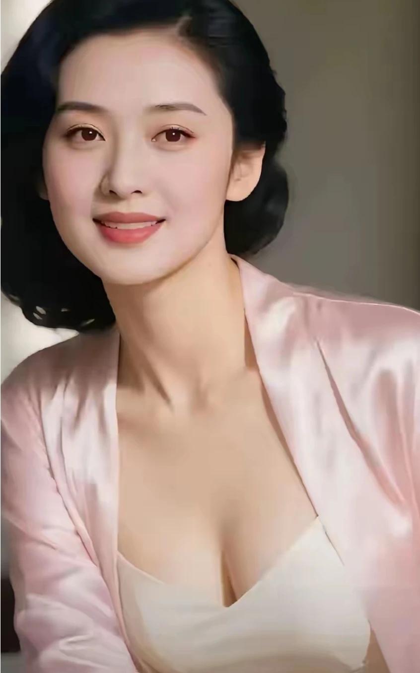 我问苍天何为情，
苍天笑我看不清，
缘分有无终过客，
独享风景一身轻。