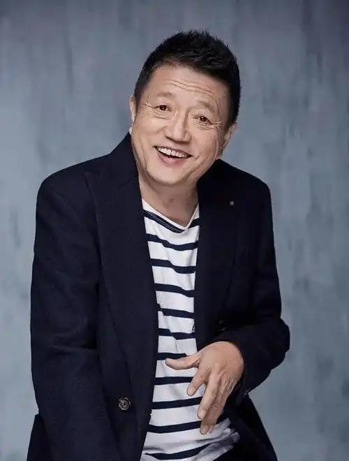72岁陈佩斯，悲痛发文！

8月11日中午，陈佩斯突然更新社交账号，悲痛的发文悼