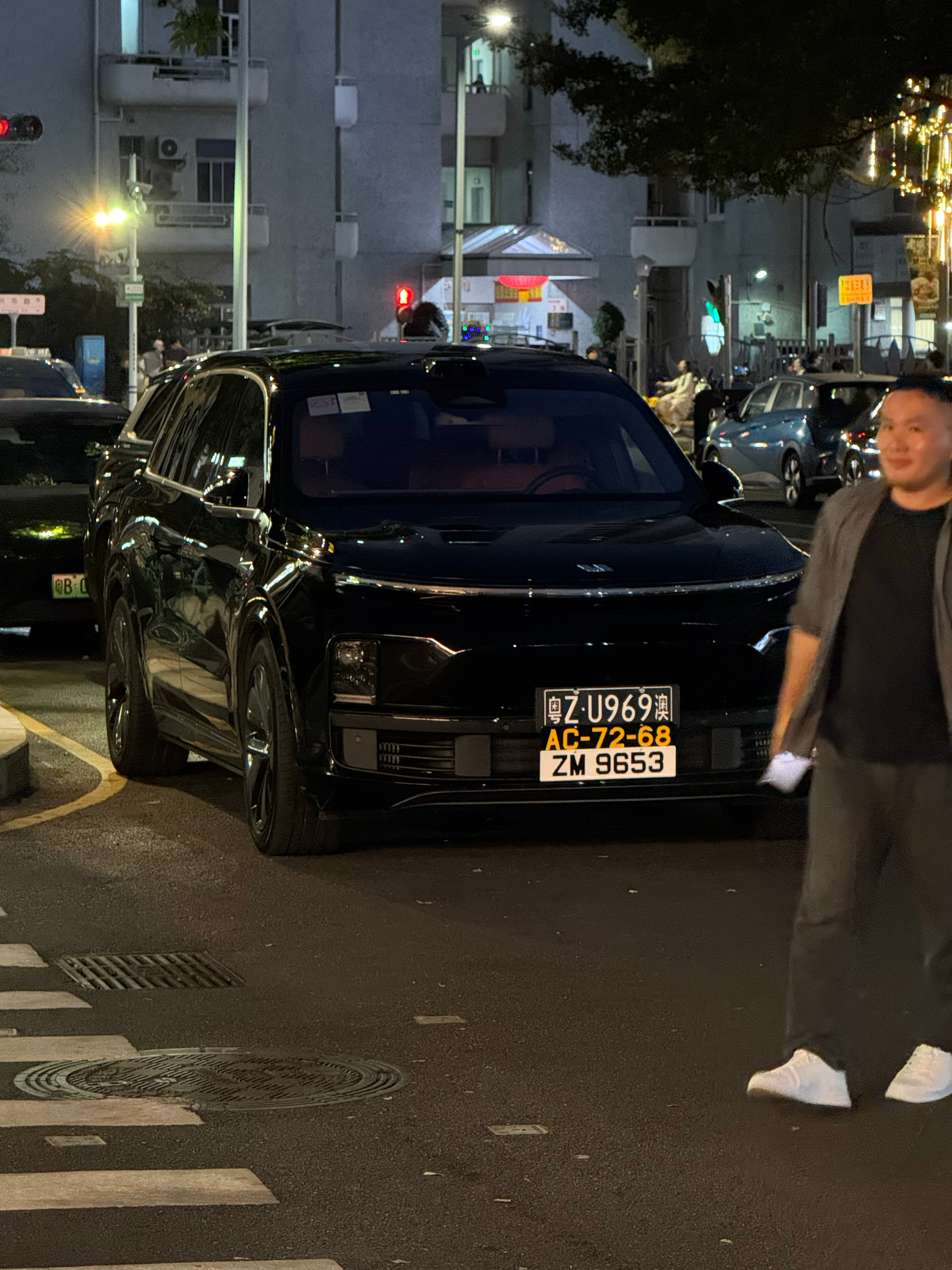 理想l9 很多，但是三地牌的理想L9就没怎么见过了，这是大佬！ 深圳·南海意库文