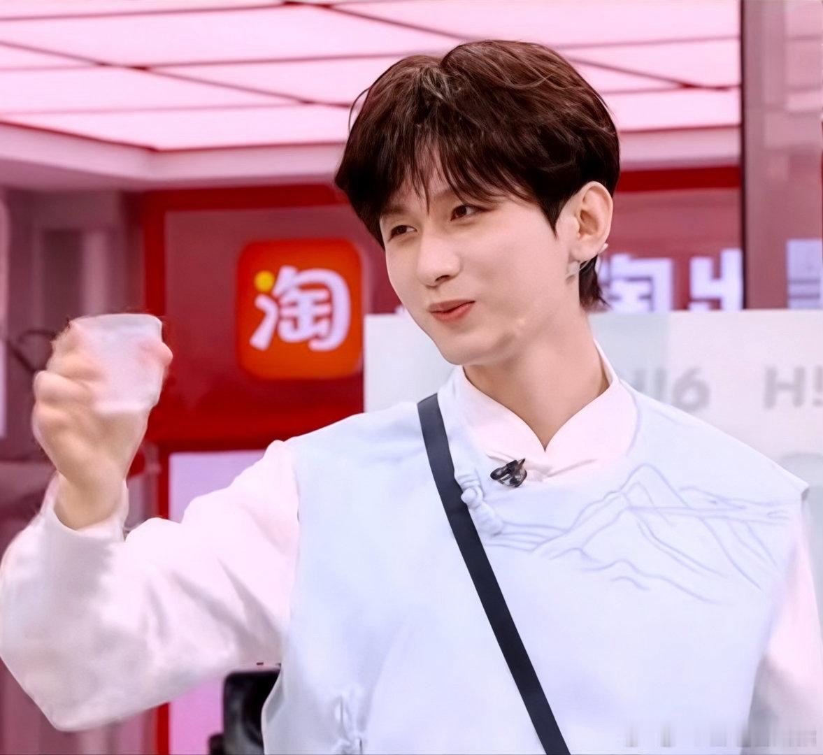 “情话天花乱坠，但我只愿你平安喜乐”𝓛𝓸𝓋𝓮 𝓌𝓸𝓇𝒹𝓈, ?