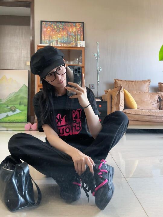 今天的主题是：black&pink😎