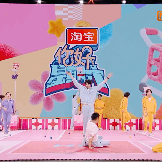 #张颜齐的鞋子又掉了# 综艺之神眷顾张颜齐！在 hi6 玩到鞋都放飞自我，跑着就
