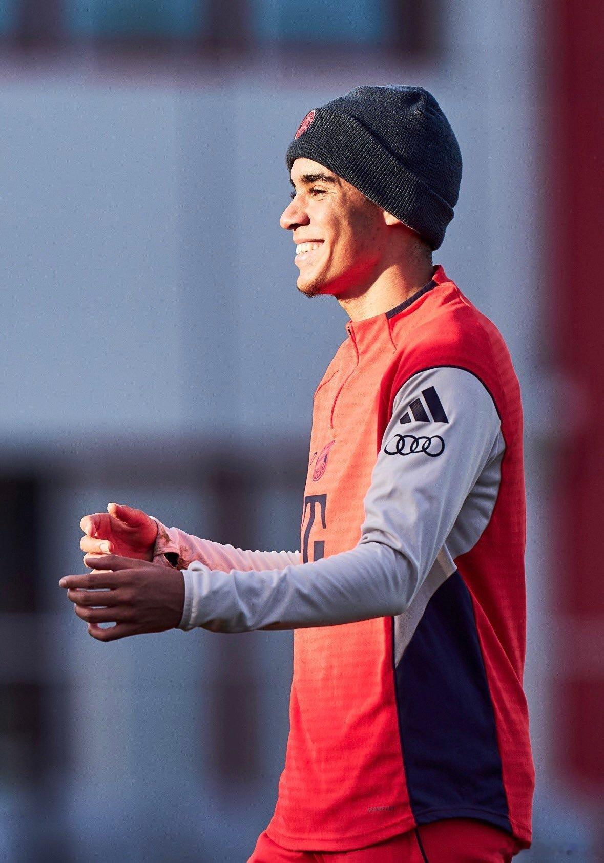 🎙️文森特·孔帕尼談賈馬爾·穆西亞拉即將回歸：“他帶著滿滿的正能量回歸。一旦你