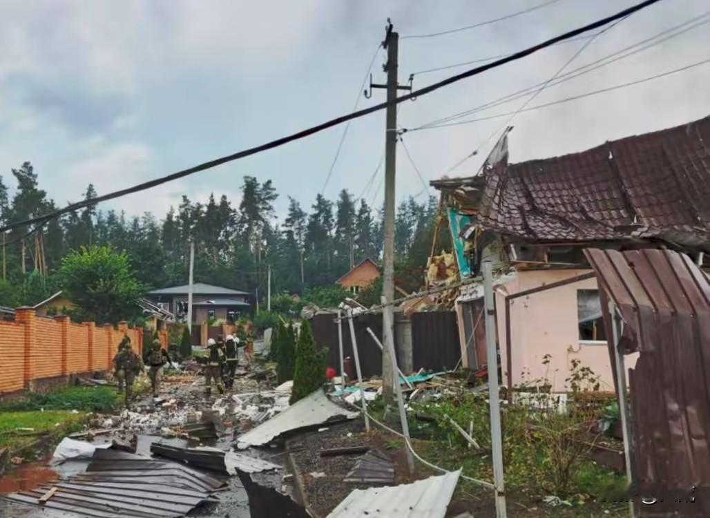 俄罗斯的报复来得太猛烈、太及时了！
 
当地时间7月24日凌晨，乌克兰出动无人机