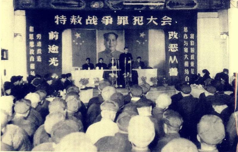 [微风]1975年，已经82岁高龄的毛主席突然问身边的人：“功德林里，还有国民党