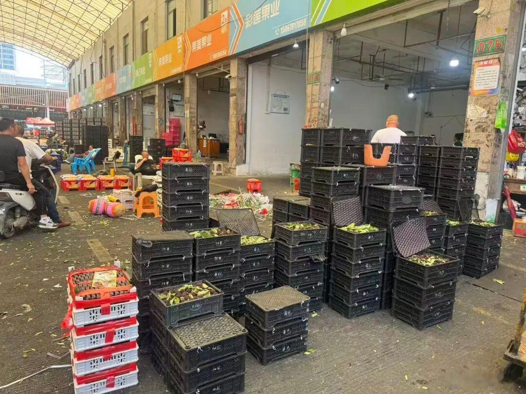 杨梅大降价杨梅大降价！这是来自上海西郊国际农产品交易中心的最新消息。根据“看看新