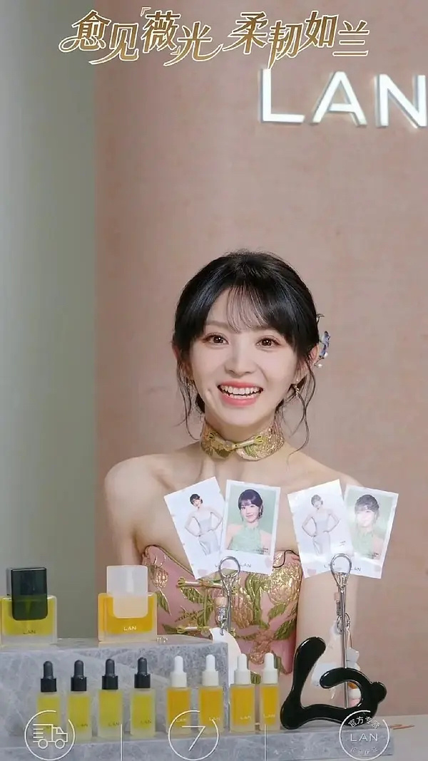 田曦薇团队是故意的吗？直播选这个衣服，一点也不审核 