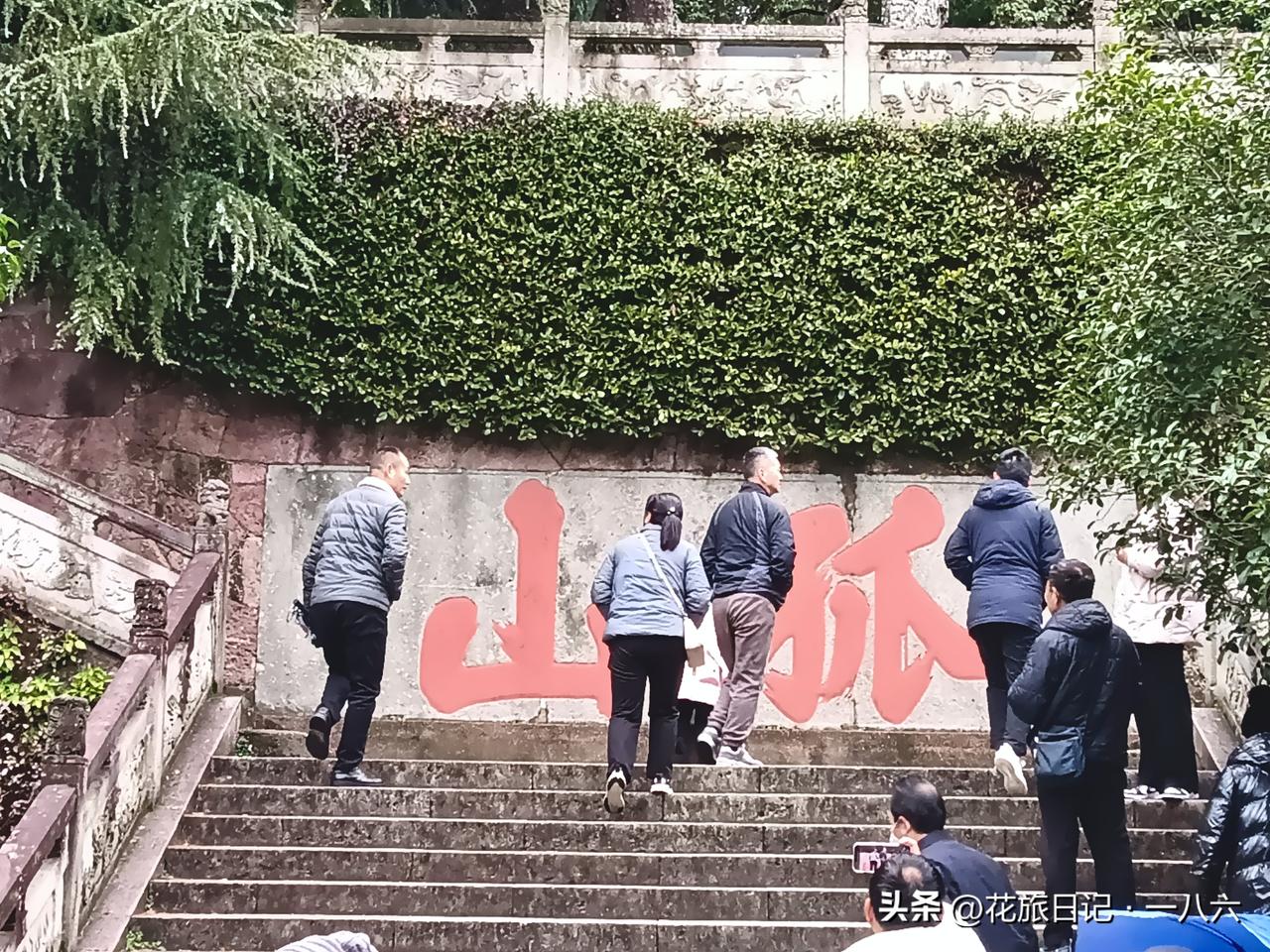 西湖孤山明明是座岛，为啥偏偏叫“孤山不孤”？
90%的杭州人都答不上来！
 
很