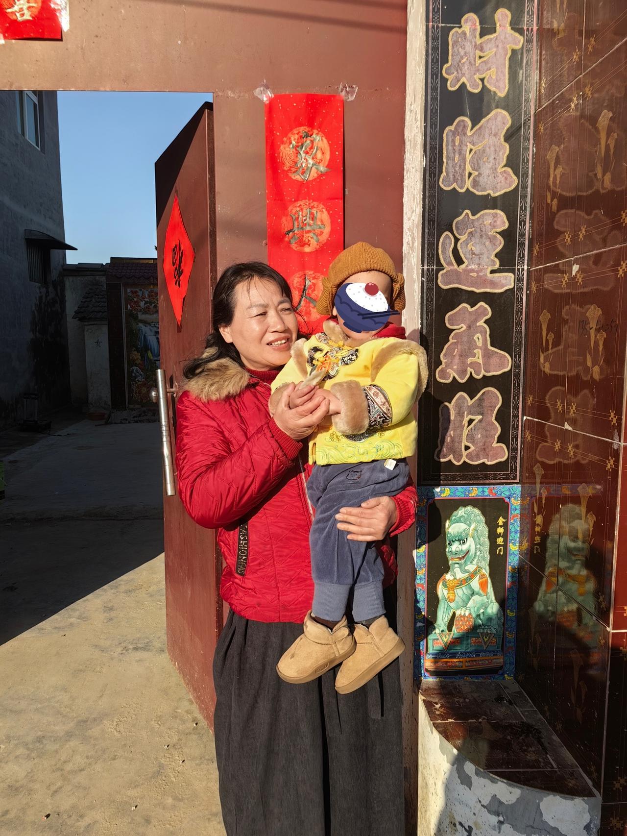 2岁儿子的压岁钱被爸爸偷偷花了，这钱该不该动？
这次回老家臭小子收了不少压岁💰