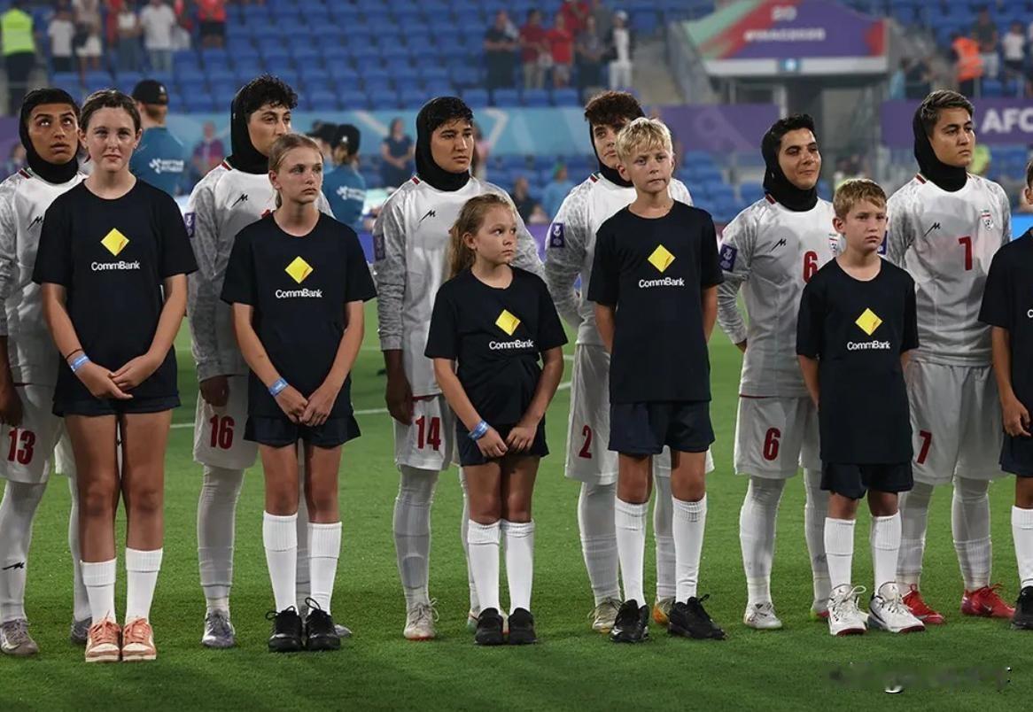 伊朗女足球员母亲：告诉我女儿，让她留在澳大利亚，别回来

来源:风过乡足球精华