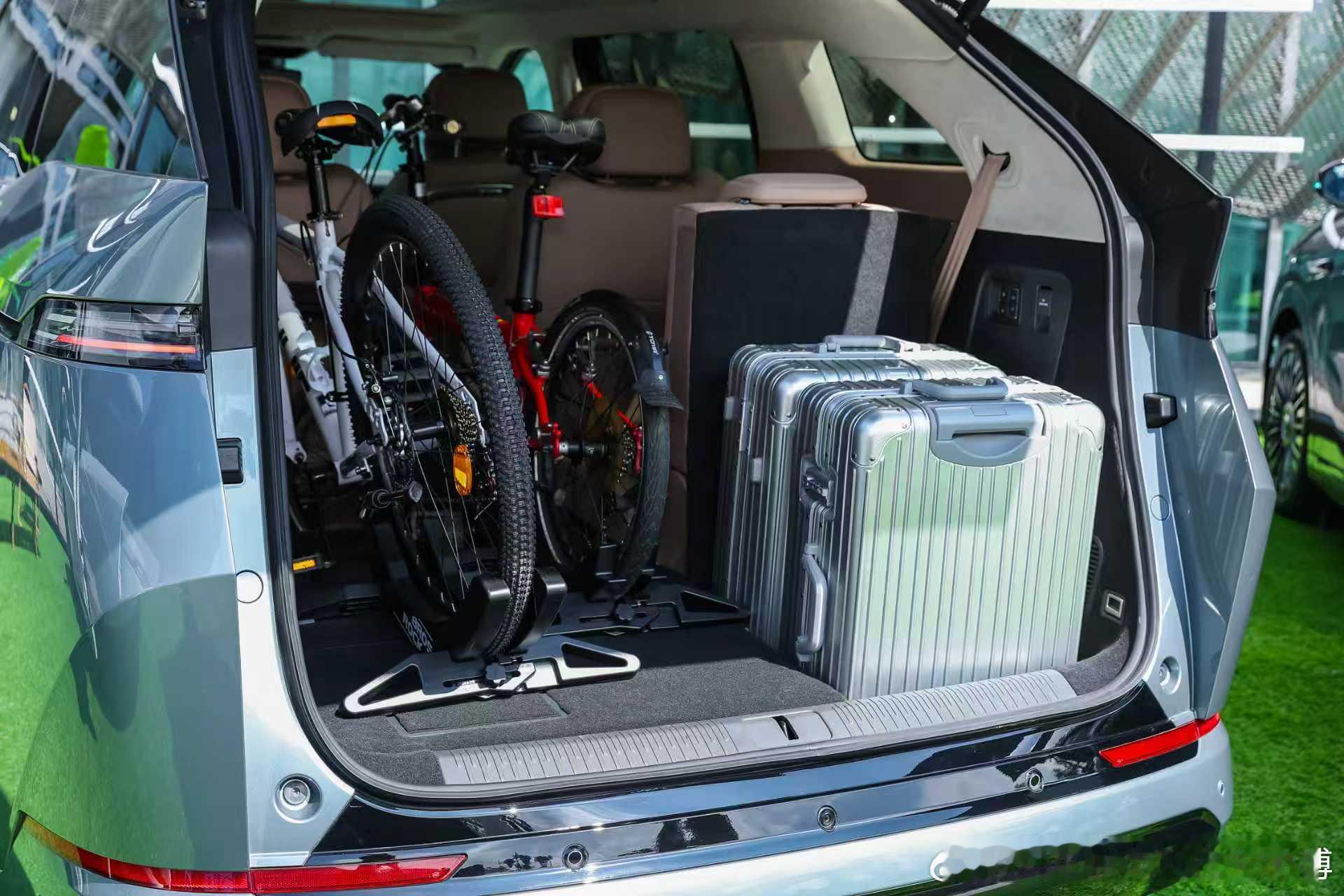 全球首款超级增程大七座——小鹏X9超级增程，即将登场。如何让大空间、长续航、强性