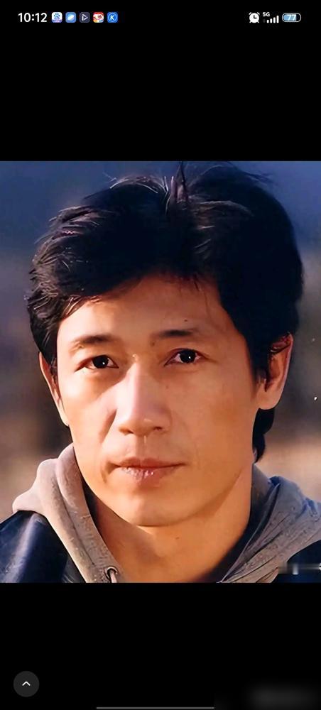 演完《牧马人》爆红，丛珊回到中戏，衣柜里的衣服被人剪烂，老师当众冷嘲热讽。
你