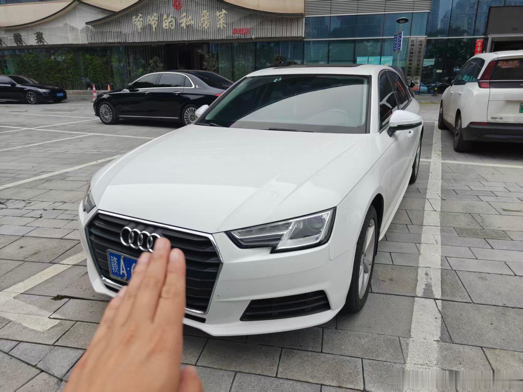 17年上牌奥迪A4L进取，15万公里，一手车，发动机召回，机盖右后门左前门左前叶