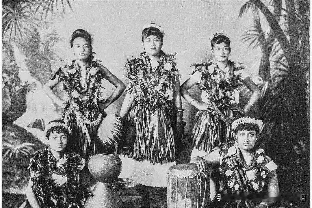 夏威夷原住民对夏威夷并入美国的态度复杂且多元，这种态度的形成受到历史、文化、政治