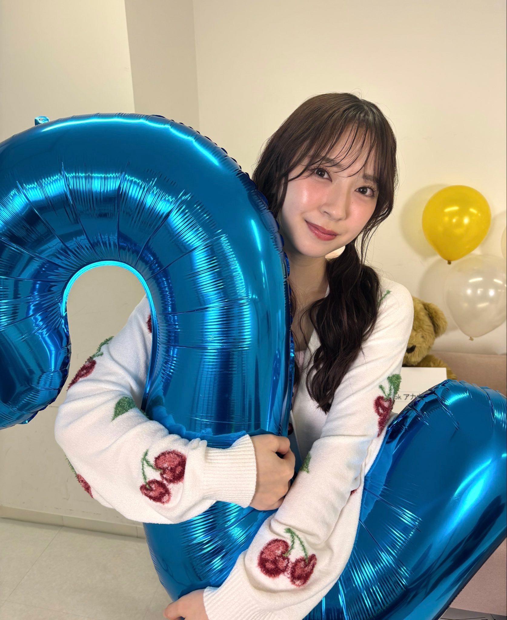 金村美玖[超话]金村美玖 ＼✨生配信まであと２時間❣️／「２」のバルーンを持った