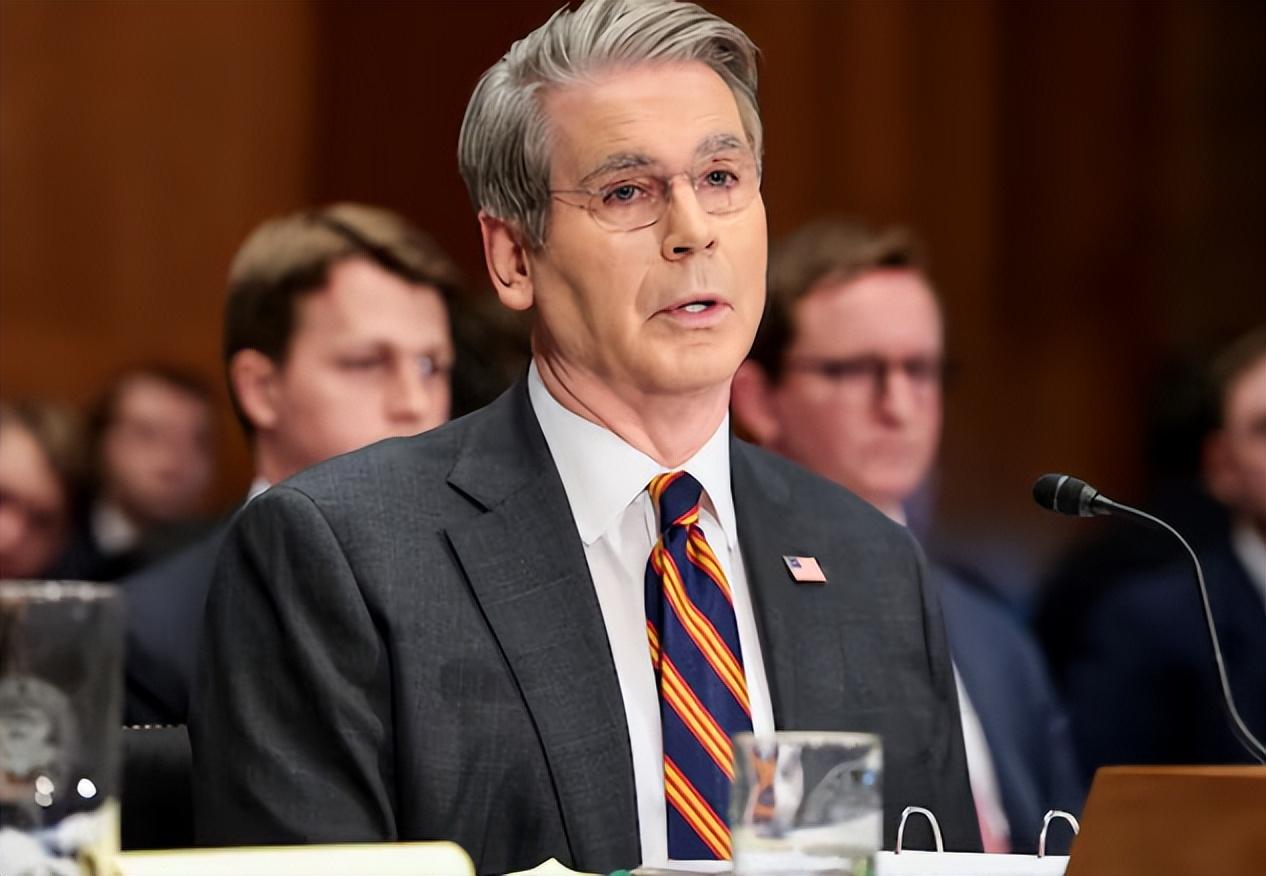 太阳打西边出来了！一向大嘴巴的特朗普这次竟然成了“闷葫芦”，悄悄派人摸进了北京城