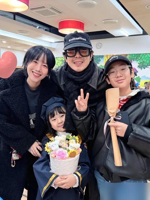 那个在镜头前拼命搞笑的哈哈，刚经历了一场差点家破人亡的噩梦。女儿Song哭着问妈