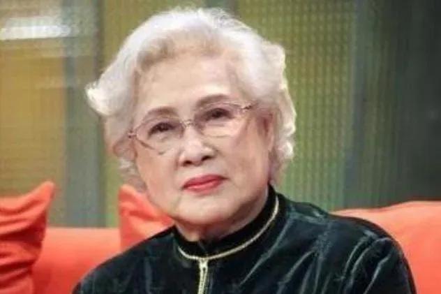 这是唯一的一个从年轻美到老的女人。90多岁时，还是那么的优雅、知性、美丽，纯天然