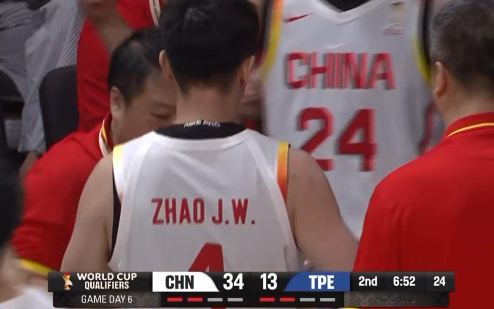 中国男篮连续打成转换领先21分，刚才杨瀚森扣篮被对方身高1.88的后卫阿巴西封盖