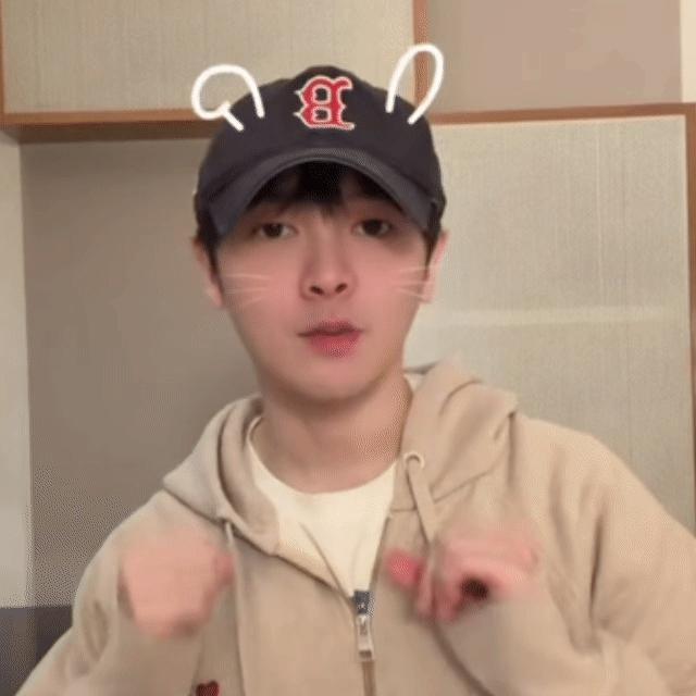 芝士娱乐 一天被尤长靖萌晕两次‼️今天上下班/上下学都🈶新鲜的看～好幸福 尤长