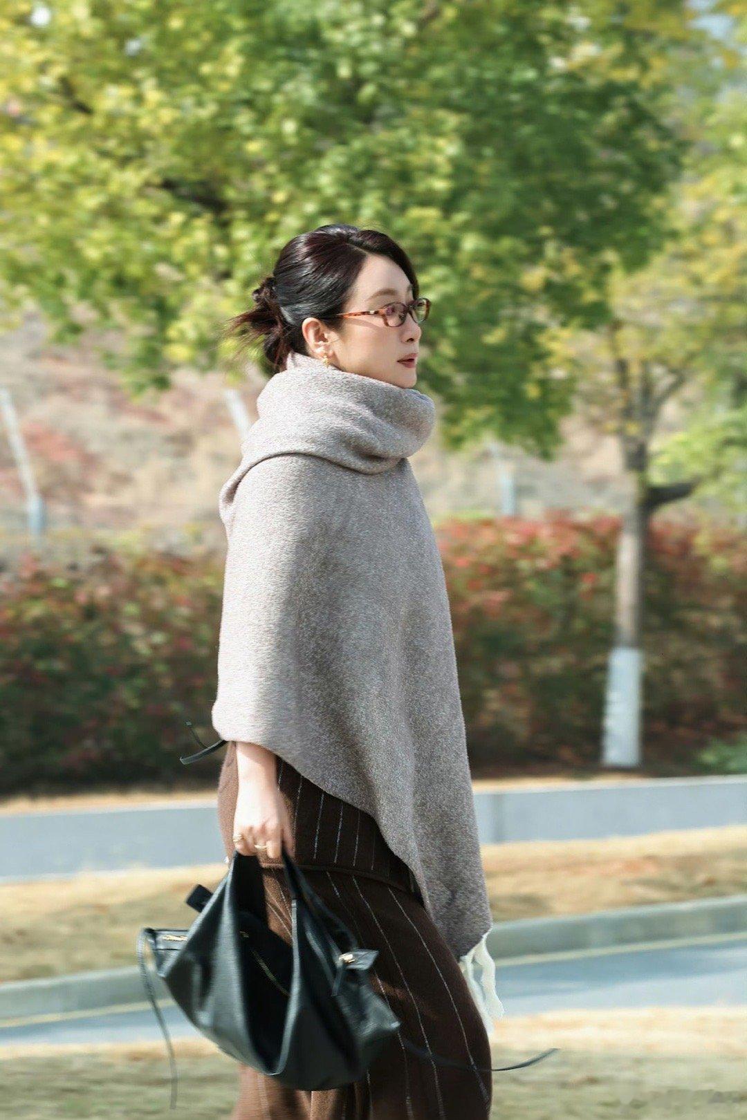 秦海璐奋斗吧路透姐感奋斗吧人生 已经开始想象秦海璐在节目里点评和示范的样子了！她