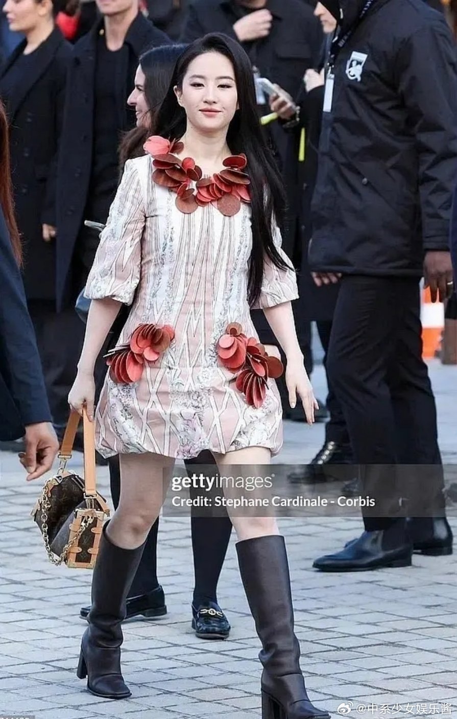 刘亦菲这前后还是一个人吗？很好奇她是怎么做到的 