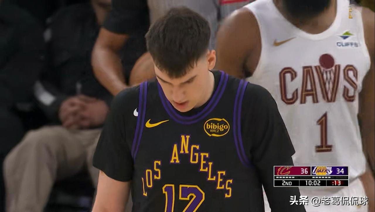 湖人大将拉拉维亚真是让人刮目相看！在今天湖人主场迎战骑士的焦点战中，目前双方的上
