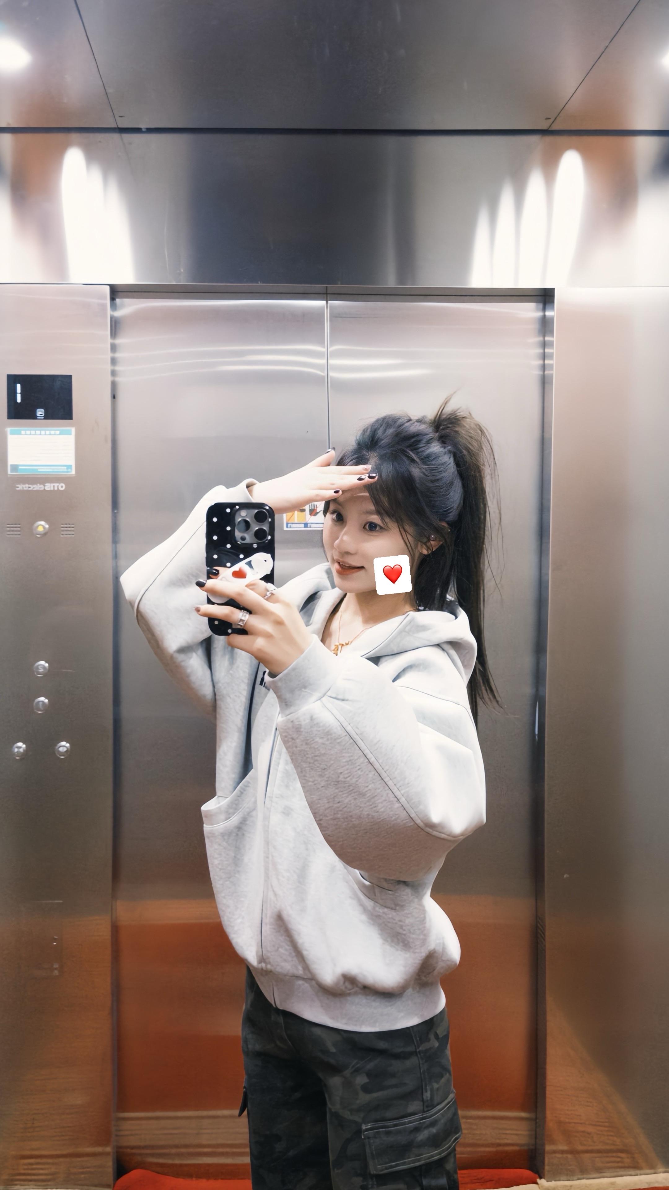 我不想听你夸我勇敢  我想你心疼我眼眶里没流下的泪