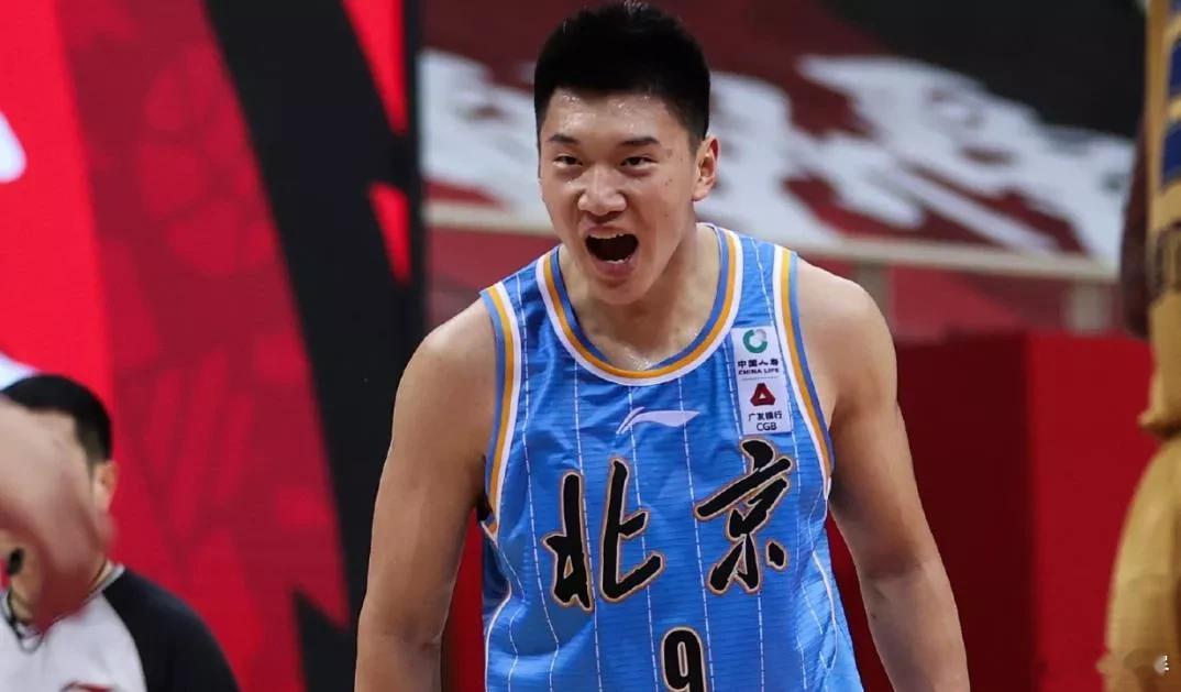 如果你是持球大核，而雷蒙和张才仁是你的队友，你能非常明确的感受到，他俩一直在“动