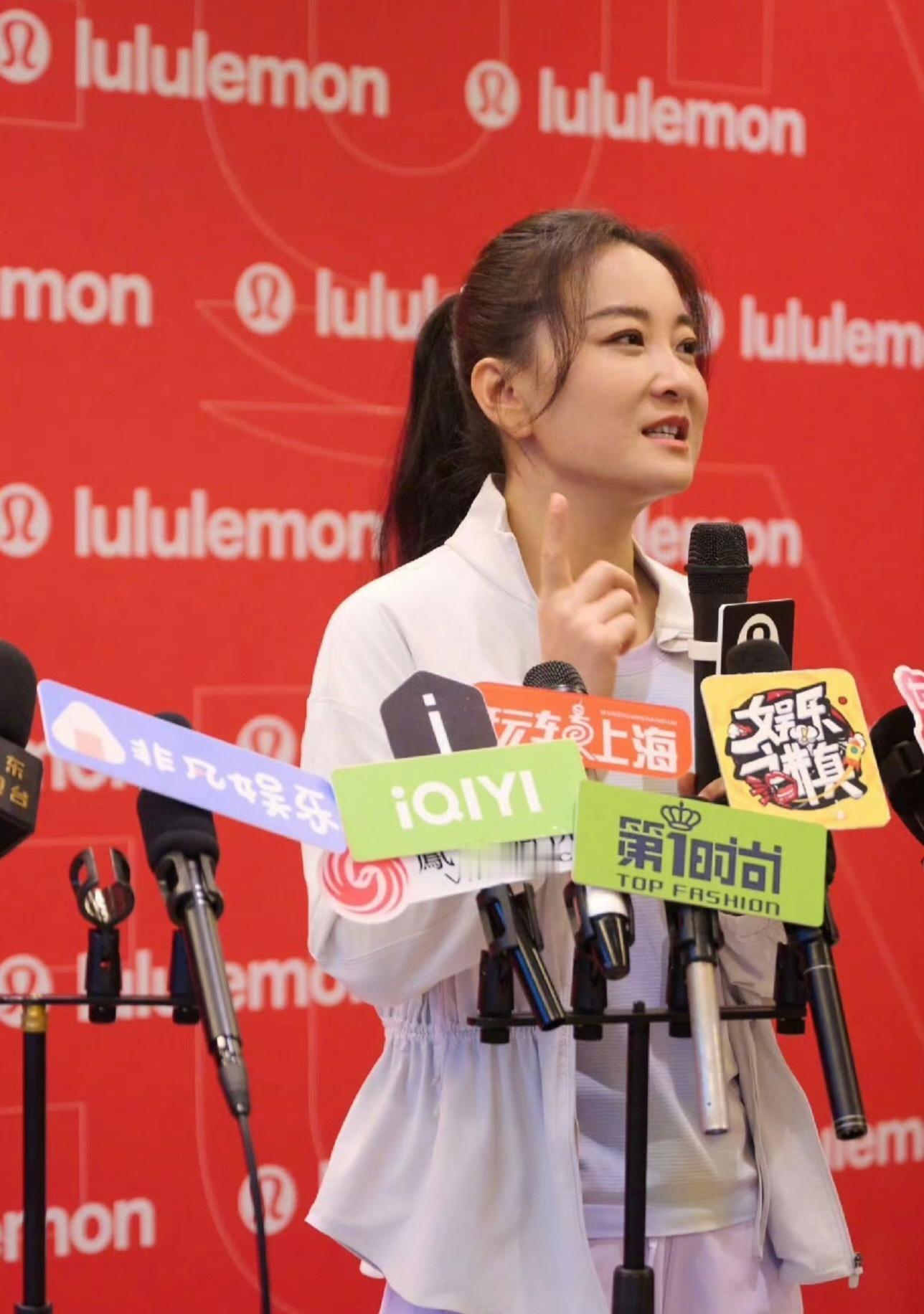 贾玲 上镜胖十斤受害者 有一说一，贾玲这状态确实可以，瘦下来之后还能长期保持住身