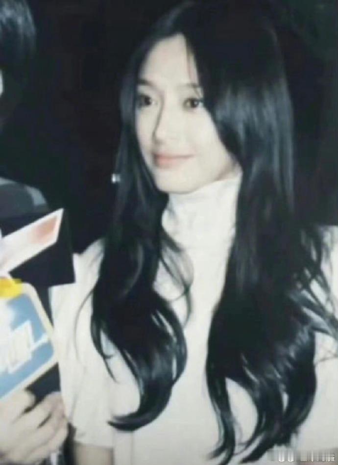 #秦岚早期长发照片# 朵拉长发时期真的好美！早期白月光！姐姐好美啊[我想开了] 