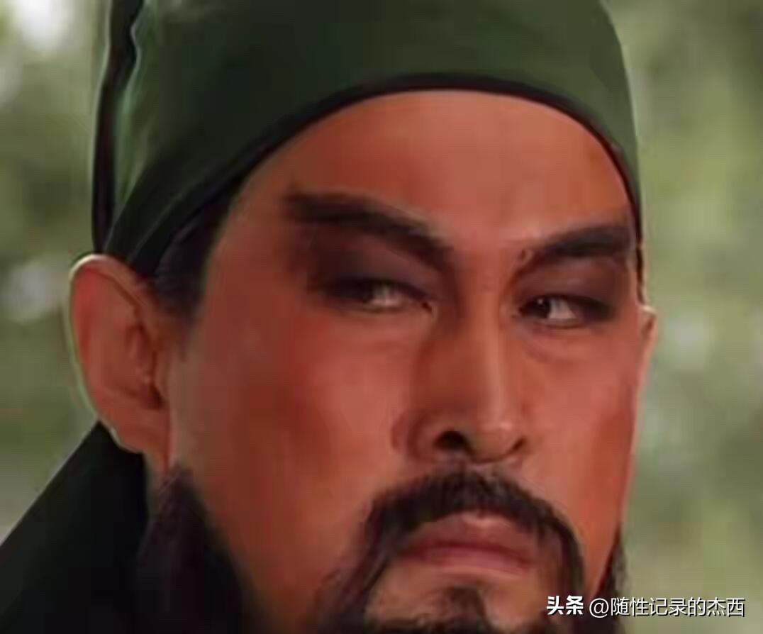 最喜欢看陆树铭和李靖飞他们两个搭档出演的电视剧《三国演义》，感觉他们演的经典，在