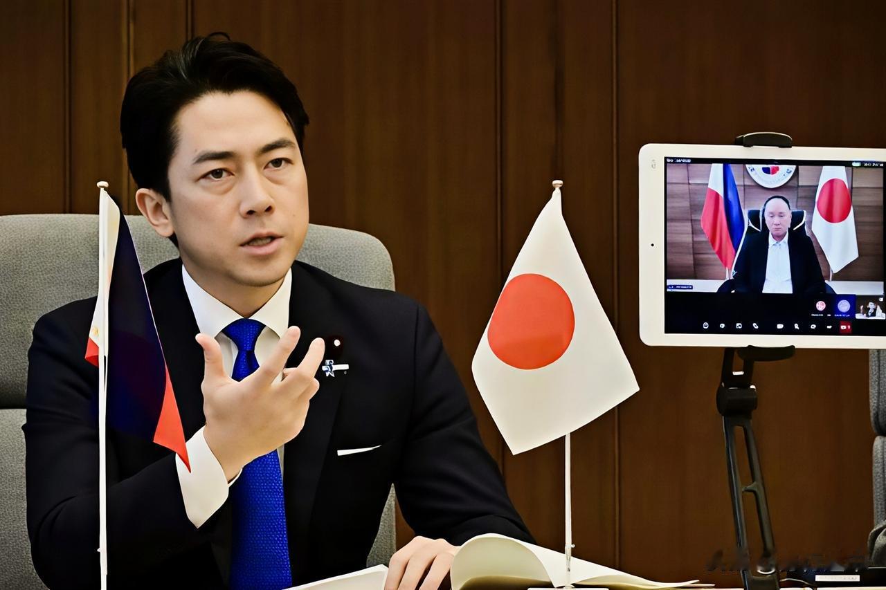 日本防卫大臣小泉进次郎今天（12月19日）发文写道：“我向菲律宾防长特奥多罗解释