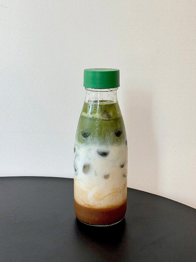 请选择你的夏日氛围饮料🍹· 焦糖绿野仙踪 ·· 海盐抹茶茉莉 ·· 蓝椰子糖 