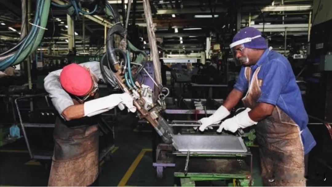 《印刷报》1月7日报道，印报告指出，印度汽车产业外贸布局失衡，需政策接入以改善发