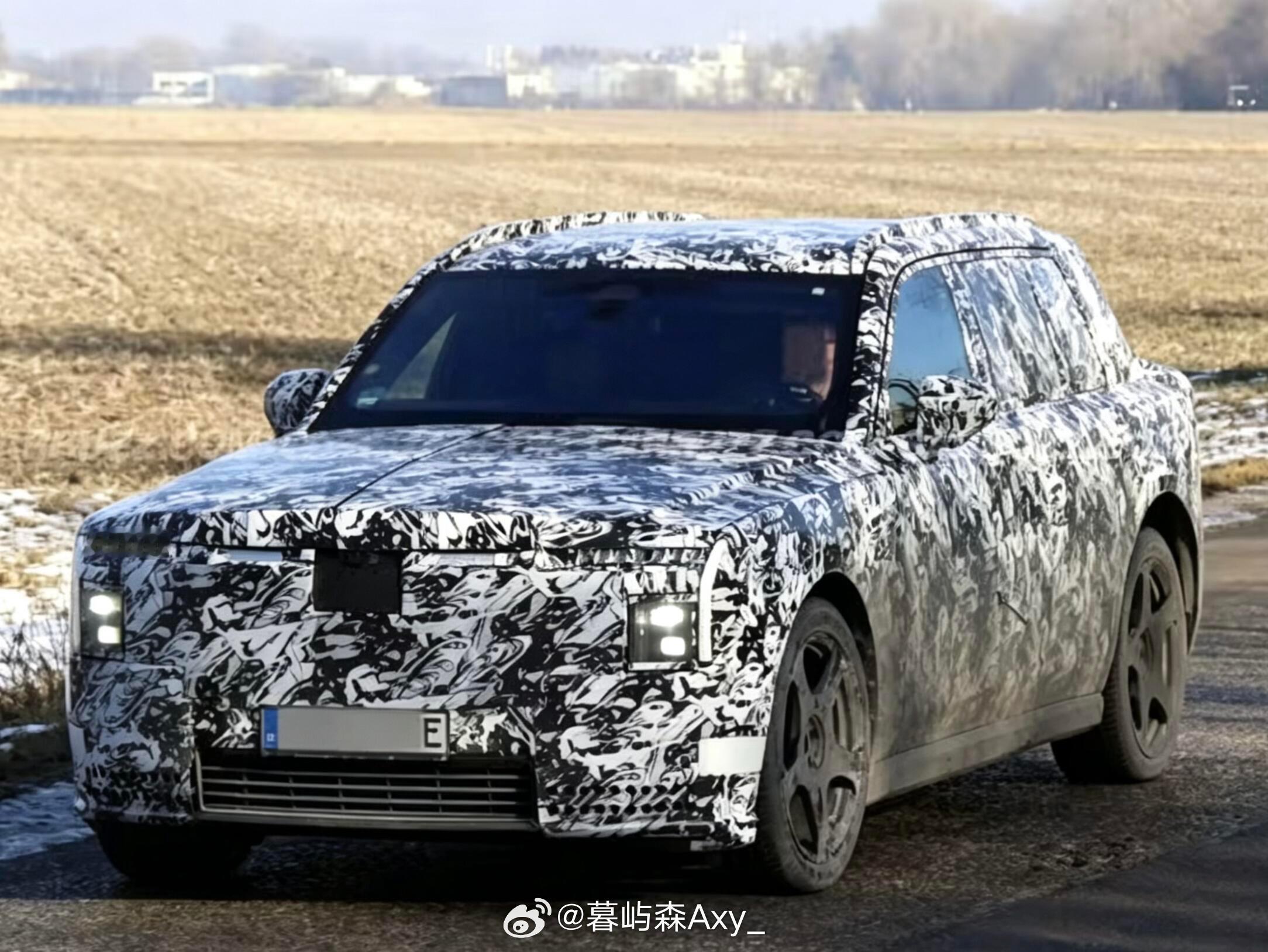 大v聊车 全新劳斯莱斯SUV路试图，据悉，全新劳斯莱斯SUV可能基于宝马最新的电