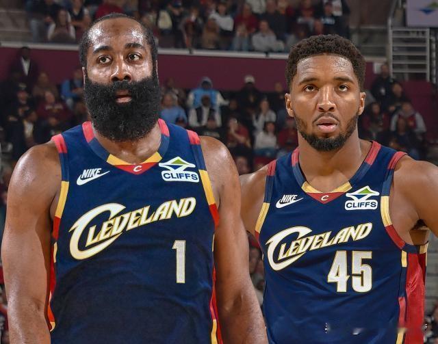 哈登适不适合骑士呢？
关于这个问题，
想必有很多人，都会给出一个比较肯定的答案：