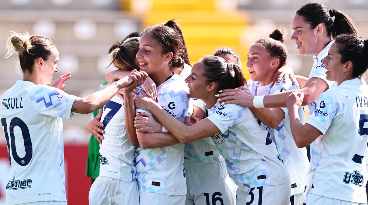 国际米兰女足在意大利女子足球甲级联赛中3比0击败萨索洛女足，在比赛中齐萨尔为我们